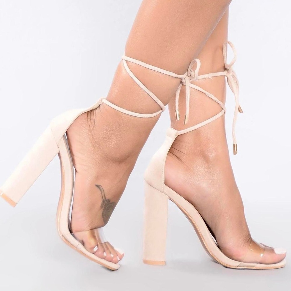✨fashion nova heels in nude. US/CAN size 7.